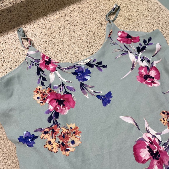 Light teal tank top - Picture 2 of 6